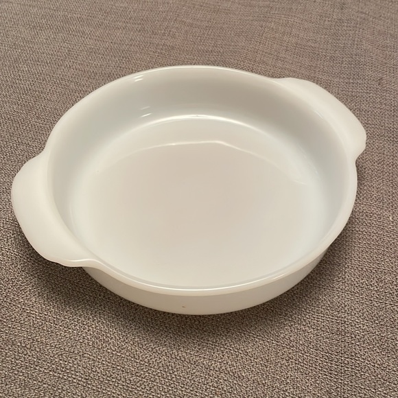 Vintage 50’s Fire King White Milk Glass 8” Round Baking Dish with Handles - Picture 8 of 8